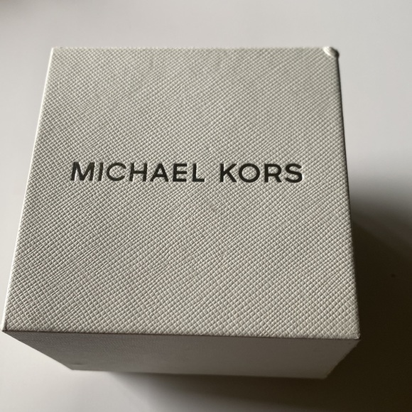 Michael Kors Watch (Very good condition-Never used after purchase) - Picture 8 of 8